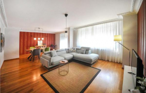 2 Bedroom Cozy Apartment In Carballo